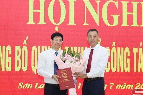 Công bố quyết định về công tác cán bộ