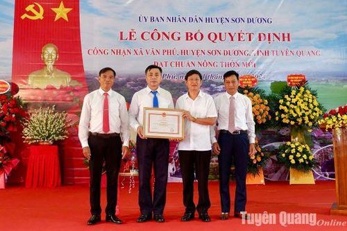 Văn Phú đạt thu nhập trên 44 triệu đồng/người/năm