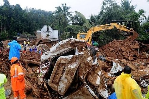Lở đất kinh hoàng ở Ấn Độ khiến hơn 100 người chết