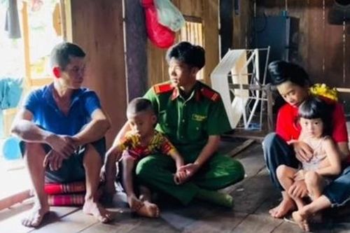 Bộ trưởng Lương Tam Quang biểu dương chiến sĩ nghĩa vụ dũng cảm cứu sống 2 cháu bé đuối nước