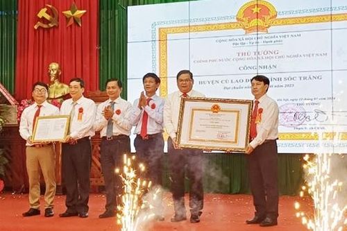 Huyện cù lao lớn nhất sông Hậu được công nhận đạt chuẩn nông thôn mới