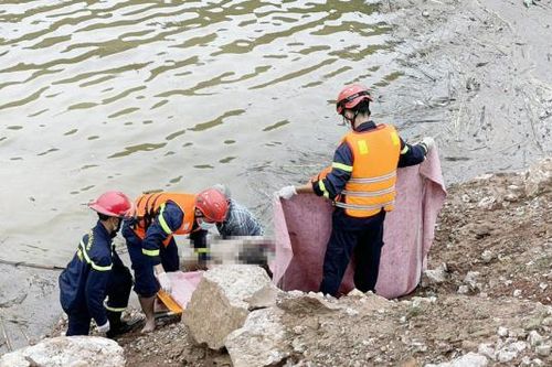 Tìm thấy thi thể bé gái sau 3 ngày bị lũ cuốn trôi