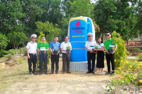 Xây dựng 'mảng xanh' nơi Lữ đoàn – Gắn kết tình quân dân