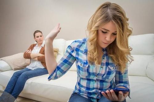 Lý do khiến con càng lớn càng khép kín, xa cách cha mẹ và cách cải thiện