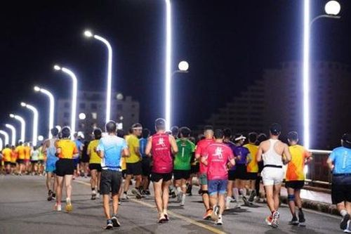 Chạy marathon về đích, 2 VĐV ở Quảng Bình phải nhập viện gấp vì bị suy thận cấp, tiêu cơ vân