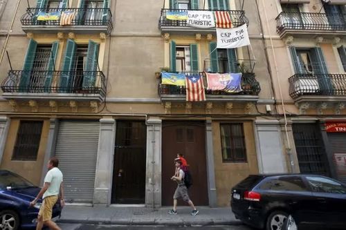 Barcelona lại thêm chiêu 'đuổi khách'