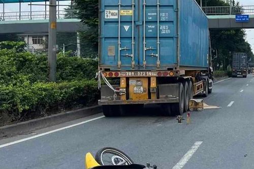 Va chạm với xe container trên quốc lộ 1A, nam thanh niên tử vong tại chỗ