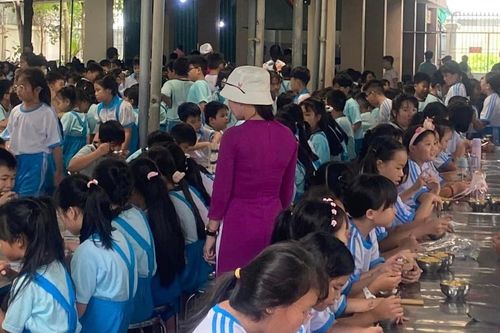TP Hồ Chí Minh: đề xuất duy trì căng tin, bãi giữ xe cho học sinh
