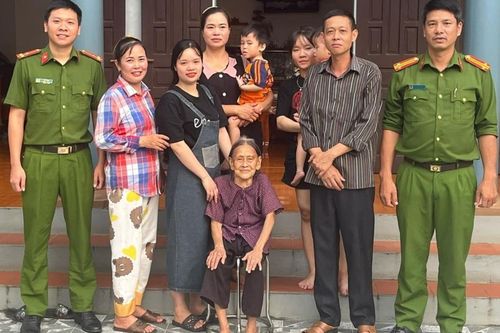 Công an xã giúp đỡ một gia đình đoàn tụ sau gần 30 năm lưu lạc
