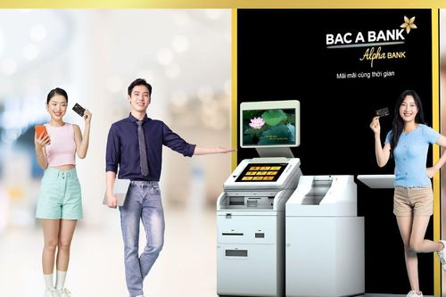 Khách hàng Bac A Bank mở và nhận thẻ nhanh ngay tại Kiosk Bank