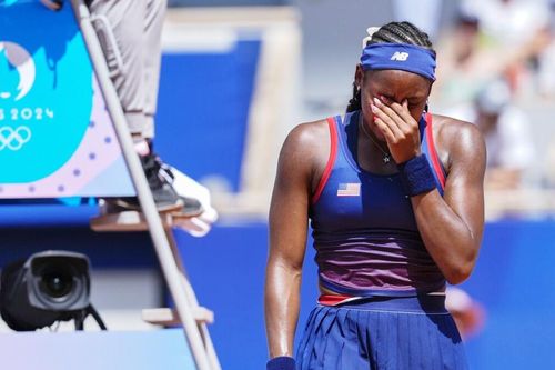 Niềm hy vọng số một quần vợt Mỹ bật khóc khi thua sốc ở Olympic: Đứng dậy thôi, Coco Gauff!