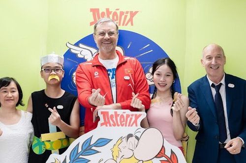 Đại sứ Pháp Olivier Brochet: 'Phải làm sao để các em bắt đầu việc đọc sách từ sớm'
