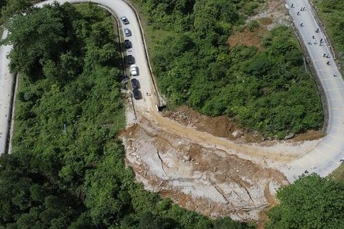 Biểu dương người lao động ngành đường bộ khắc phục sự cố trong bão lũ