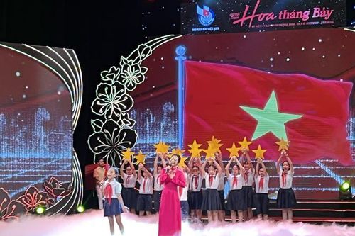'Hoa tháng Bảy'- Chương trình nghệ thuật tri ân các anh hùng, liệt sĩ