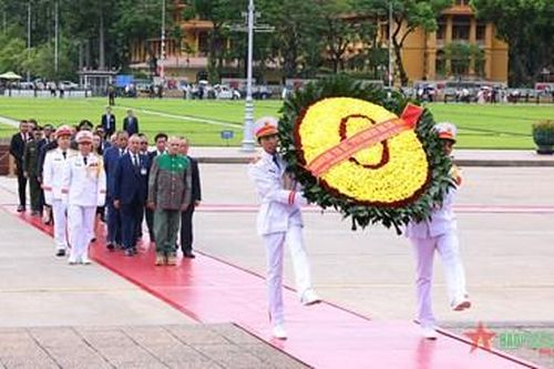 Tổng thống Timor-Leste José Ramos-Horta vào Lăng viếng Chủ tịch Hồ Chí Minh