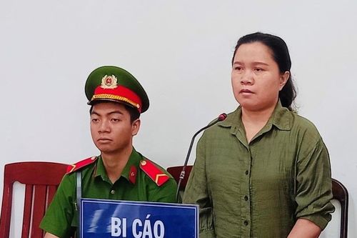 'Chúa chổm' có máu 'đỏ đen'