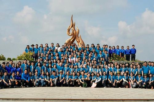Đoàn đại biểu Ban Tuyên giáo Thành ủy TPHCM dâng hoa, dâng hương tại các khu di tích lịch sử cách mạng huyện Bình Chánh