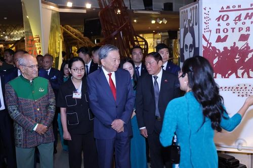 Chủ tịch nước Tô Lâm cùng Tổng thống Timor-Leste Jose Ramos-Horta thăm Bảo tàng Hồ Chí Minh