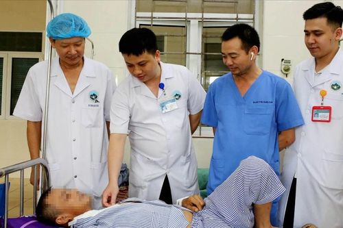 Tôn cắt đứt tĩnh mạch cảnh vùng cổ
