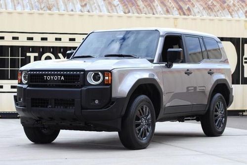 Toyota Land Cruiser Prado 2024 tại Việt Nam 'hét giá' kênh gần tỷ đồng