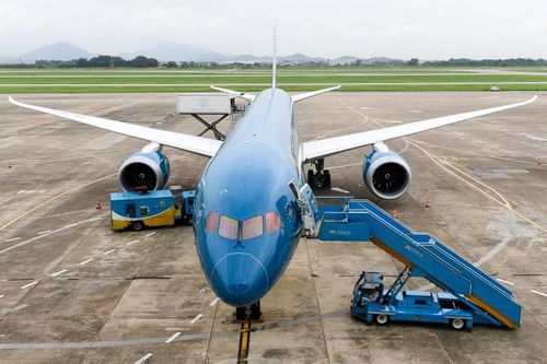 Cận cảnh 'siêu máy bay' lớn nhất Việt Nam vừa đáp xuống Nội Bài