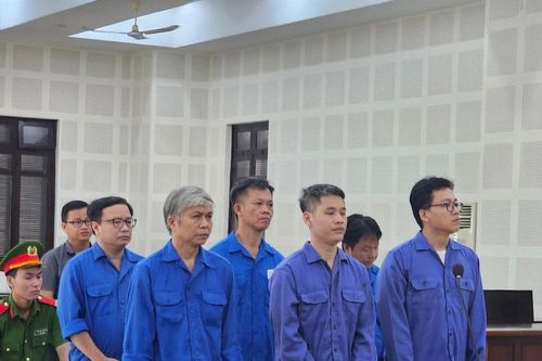 Cựu Chủ tịch và cựu Phó Chủ tịch quận Cẩm Lệ lĩnh án 9 năm tù vì nhận hối lộ
