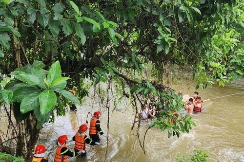Đi câu cá, người đàn ông bị lũ cuốn tử vong ở Bắc Kạn