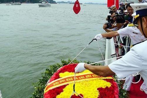 Tưởng niệm các liệt sỹ và nhân dân hy sinh trong chiến thắng trận đầu của Hải quân Việt Nam