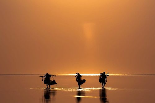 Ngắm biển Quang Lang 'ảo diệu' trong ánh bình minh