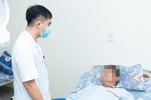 Người đàn ông đi cấp cứu sau bữa ăn mít và cơm