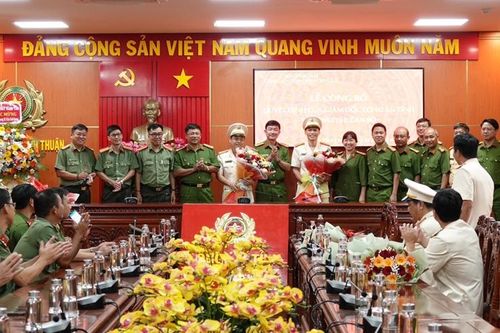 Công bố Quyết định của Giám đốc Công an tỉnh Bình Thuận về công tác cán bộ