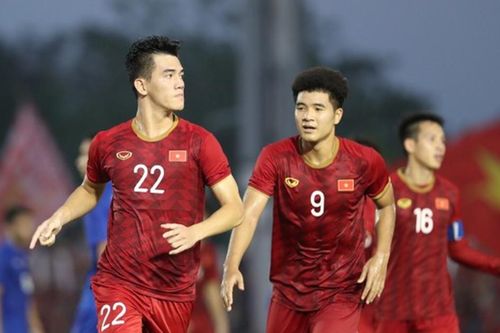 Bến đỗ bất ngờ của tiền đạo Hà Đức Chinh; Man United chiêu mộ thần đồng Đan Mạch