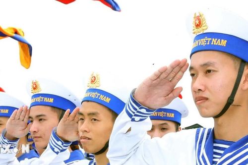 Hải quân tưởng niệm các liệt sỹ và nhân dân hy sinh trong Chiến thắng trận đầu