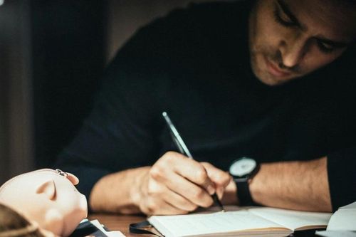 Nghiên cứu mới tiết lộ lợi thế của những người thức khuya so với người dậy sớm