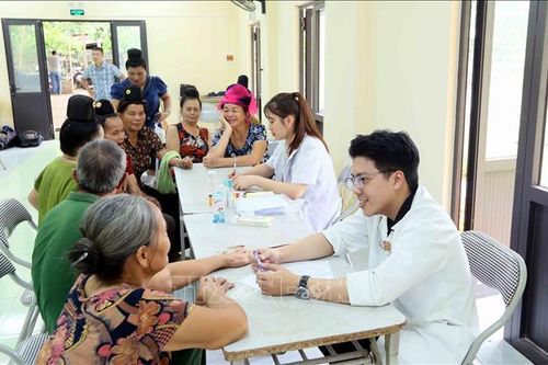 Khám, phát thuốc miễn phí cho nhân dân vùng bị ảnh hưởng mưa lũ ở Sơn La
