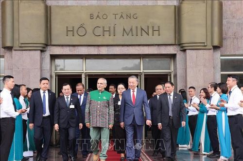 Chủ tịch nước cùng Tổng thống Timor-Leste thăm Bảo tàng Hồ Chí Minh