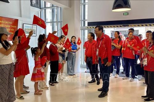 Olympic 2024: Cổ động viên Việt Nam 'tiếp lửa' cho đoàn Thể thao Việt Nam