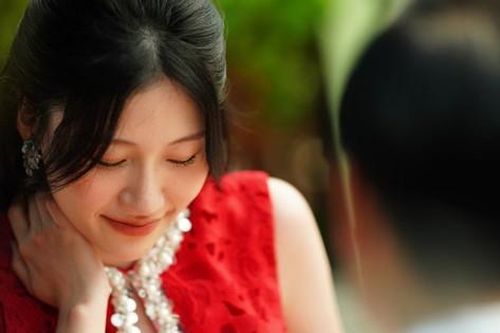 Uyển Ân: 'Cô dâu hào môn' giàu nứt vách, gia thế đời thực đỉnh cỡ nào?