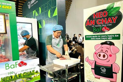Bán đất để chăn nuôi, BAF báo lãi bằng lần