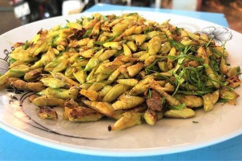 Món sâu nhìn kinh dị nhưng lại là đặc sản trứ danh không phải ai cũng có dịp được nếm thử