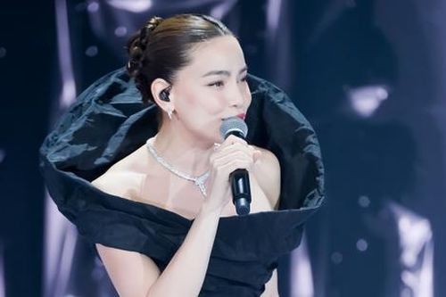 Đẳng cấp quý cô: Hồ Ngọc Hà đeo kim cương 7 tỉ trong ngày trọng đại