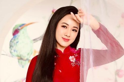 Nhan sắc không tuổi của BTV Hoài Anh