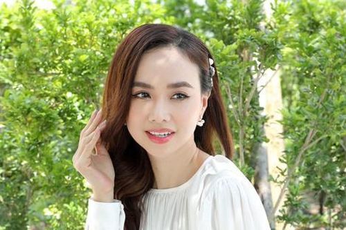 Đinh Ngọc Diệp tái xuất với vai trò mới, khoe sắc vóc quyến rũ sau 8 năm cưới Victor Vũ