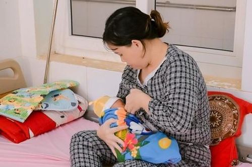 Không nuôi con bằng sữa mẹ: Thiếu hiểu biết = hại con?