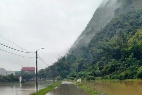 Cao Bằng: Nhiều tuyến đường sạt lở, hoa màu bị ngập úng vì mưa lũ
