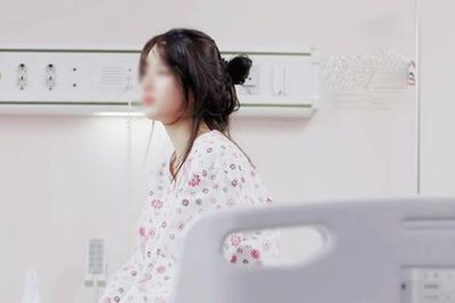 Cô gái khám da liễu nhưng phát hiện bệnh nguy hiểm ở buồng trứng nhờ một thứ trên mặt chị em nào cũng ghét