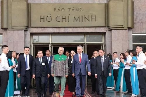 Chủ tịch nước Tô Lâm cùng Tổng thống Timor-Leste thăm Bảo tàng Hồ Chí Minh