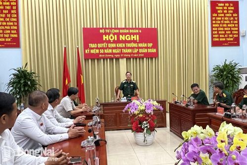 Quân đoàn 4 khen thưởng đột xuất tuyên truyền 50 năm thành lập Quân đoàn
