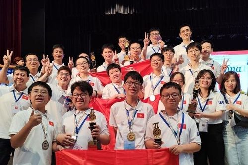 Đội tuyển Việt Nam có 16/17 học sinh đạt giải tại Olympic Toán học trẻ quốc tế