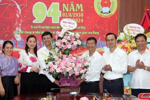 Các cơ quan, đơn vị chúc mừng Ngày truyền thống ngành Tuyên giáo của Đảng